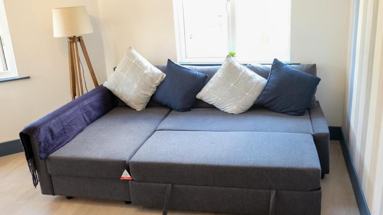 Intimate Entire Flat 9-Min Walk To Boscombe Beach Bournemouth Dış mekan fotoğraf
