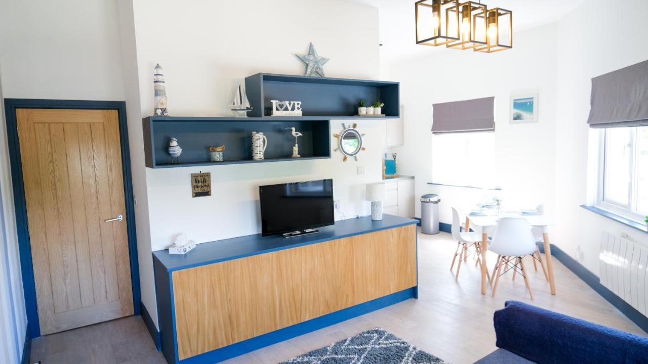 Intimate Entire Flat 9-Min Walk To Boscombe Beach Bournemouth Dış mekan fotoğraf