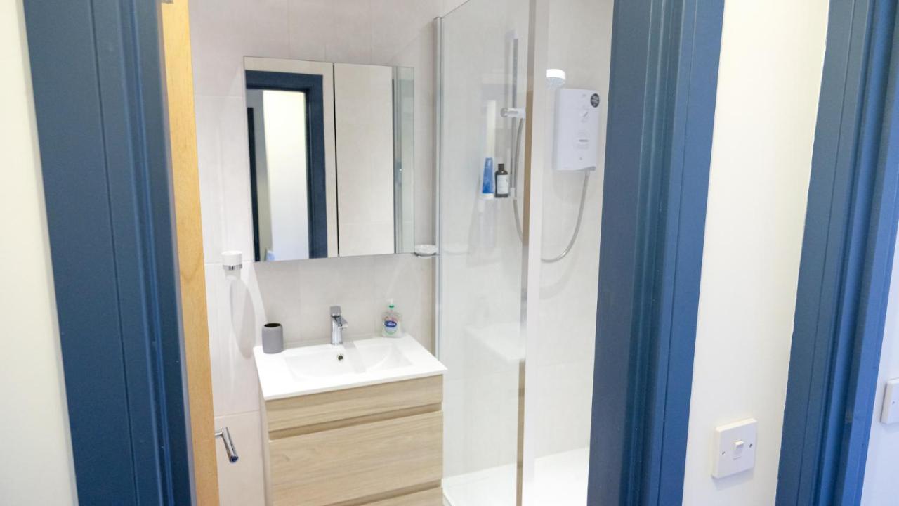 Intimate Entire Flat 9-Min Walk To Boscombe Beach Bournemouth Dış mekan fotoğraf